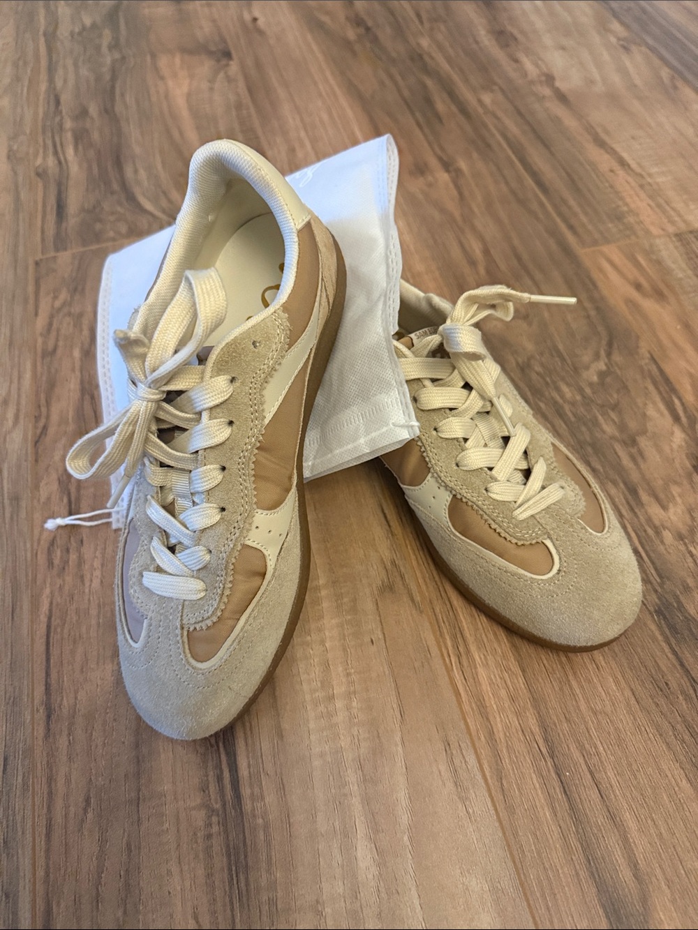 Sam Edelman- Classic Beige Low-Top Women's Sneakers - Neutral Casual Style